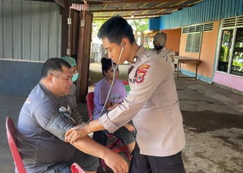 Tim Kesehatan Keladi Sagu Sambangi Warga Angkasa