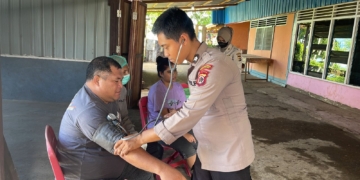 Tim Kesehatan Keladi Sagu Sambangi Warga Angkasa