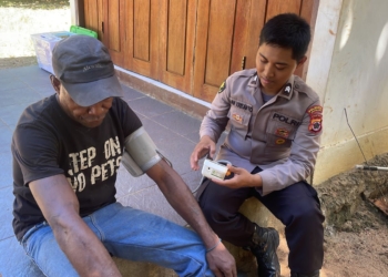 Tim Keladi Sagu Satgas Rasaka Tangani Penderita ISPA di Jayapura