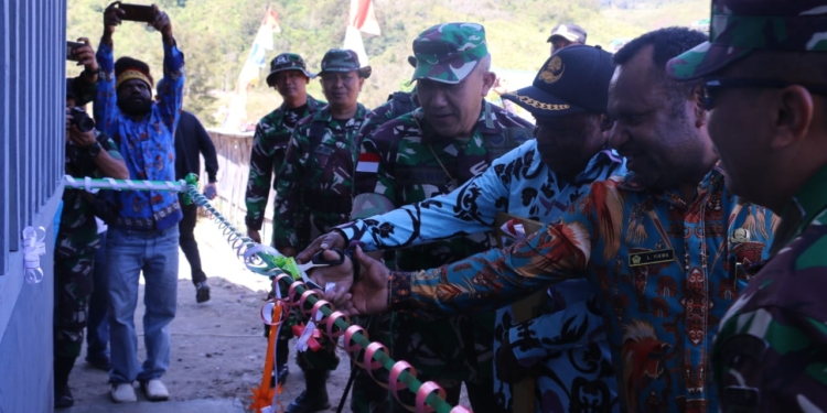 Kasdam XVII/Cenderawasih Tutup TMMD Ke-116 di Wilayah Kodim 1702/JWY