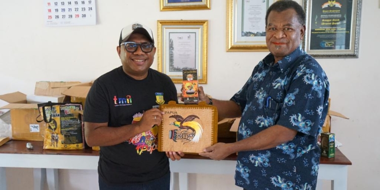 Koperasi Serba Usaha Binaan DKLH Papua Promosikan Produk UMKM di Anjungan Papua TMII