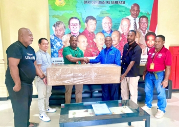 Dinkes Provinsi Papua Beri Bantuan Alat Fogging Bagi Gereja GIDI