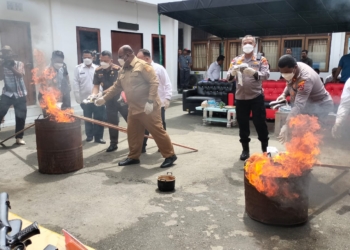 Kejaksaan Negeri Jayapura Lakukan Musnahkan dan Penyerahan Barang Bukti Dari 82 Perkara