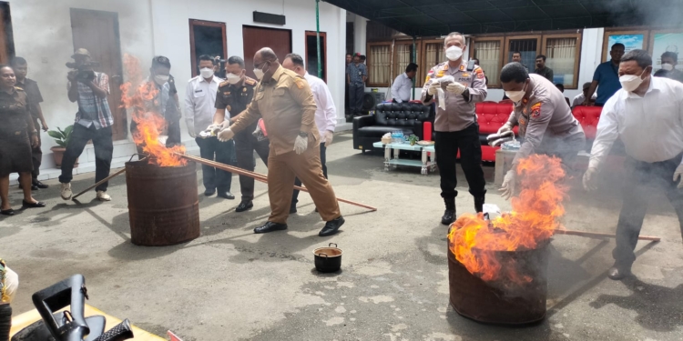 Kejaksaan Negeri Jayapura Lakukan Musnahkan dan Penyerahan Barang Bukti Dari 82 Perkara