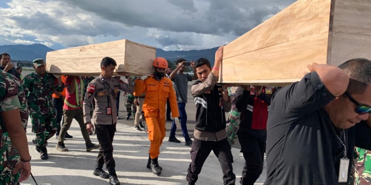 Tim Sar Gabungan Capai Evakuasi 6 Jenazah Korban Jatuhnya Pesawat Sam Air PK – SMW