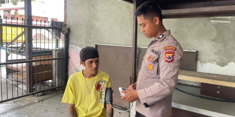 Dua Warga Kota Jayapura Sambangi Tim Keladi Sagu Dengan Keluhan Sakit ISPA