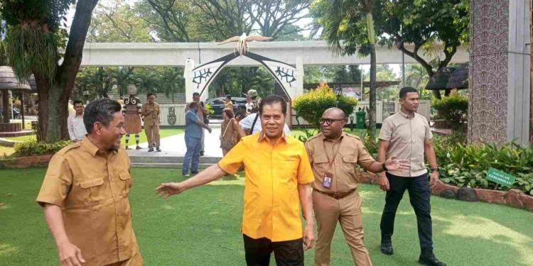 Plh. Gubernur Papua Kunjungan Kerja ke Anjungan Papua di TMII Jakarta