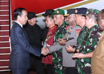 Kapolda Papua Sambut Kunjungan Kerja Presiden Jokowi Beserta Rombongan di Papua