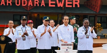 Tiba di Asmat, Presiden Resmikan Pengembangan Bandara Ewer