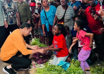 Kunjungi Pasar Pharaa, Presiden Cek Harga Kebutuhan Pokok