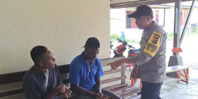 Semangat Pengajar  Si-Ipar di Dogiyai Tak Luntur Meskipun Hanya Dua Anak Binaan