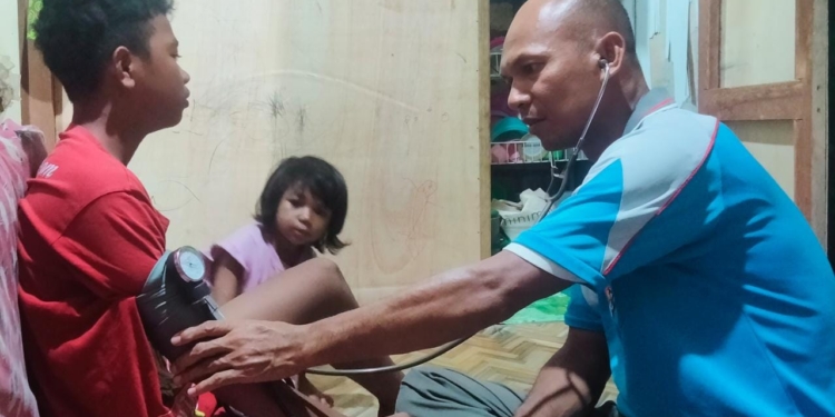 Tim Keladi Sagu Sambangi Abe Pantai, Terima Keluhan Sakit Ispa dan Malaria