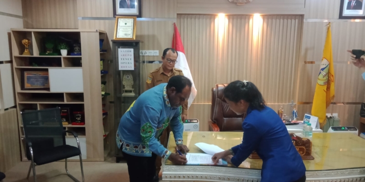 Pemkab Kerom Lunasi Pinjaman 200 Milyar ke Bank Papua