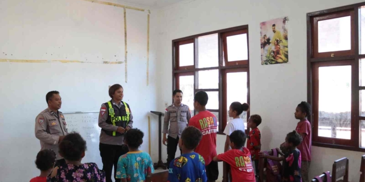 Si-Ipar Polri Sosialisasi Bahaya Kecelakaan Lalu Lintas Bagi Generasi Muda Jayapura