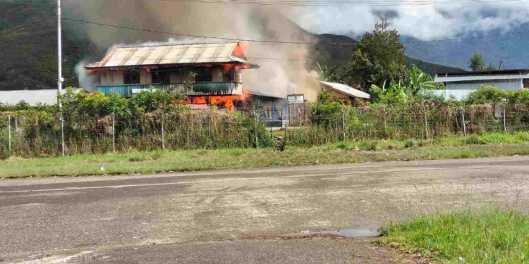 Kabid Humas : Massa Lakukan Penyerangan Kepada Aparat Keamanan di Dogiyai