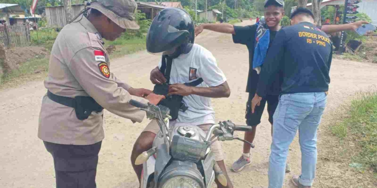 Jaga Sitkamtimas di Wilayah Perbatasan RI/PNG, Polsek Arso Timur Laksanakan Razia