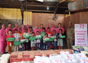 Bhayangkari Peduli, Ketua Bhayangkari Daerah Papua Bagikan Bantuan Sembako Kepada Masyarakat