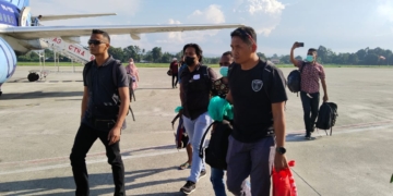 Dua Tahanan Polres Yahukimo Tiba di Bandara Sentani