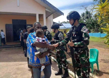 Satgas Yonif 726/Tamalatea Kawal Warga Beribadah