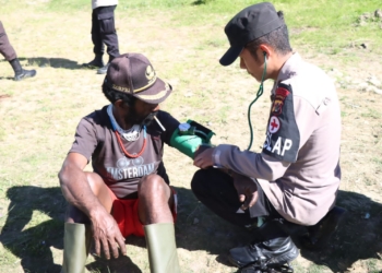 Tim Kesehatan Polri Edukasi Pencegahan Sakit Nyeri Otot Bagi Warga Kabupaten Puncak