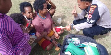 Tim Kesehatan Program Keladi Sagu Obati Pengidap ISPA dan Cephalgia di Pelosok Papua Tengah