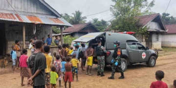 Aksi Cepat Tanggap, Satgas Yonif 310/KK Evakuasi Warga Yang Mengidap Sakit TBC