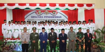 Bupati Piter Gusbager Mengukuhkan Paskibra Kabupaten Keerom Tahun 2023