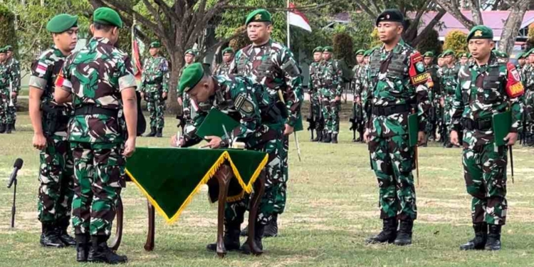 Danrem 174/ATW Pimpin Upacara Serah Terima Satgas Pamtas RI-PNG Statis Yonif 511/DY Kepada Yonif 726/TML