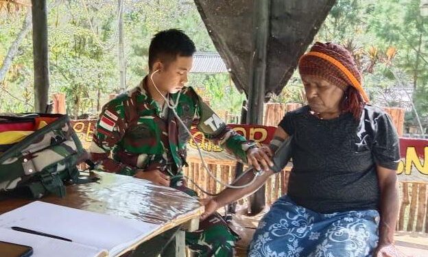 Satgas Yonif Raider 200/BN Selalu Siap Berikan Pelayanan Kesehatan Untuk Masyarakat Papua