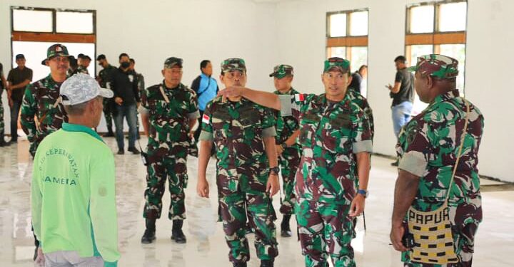 Danrem 172/PWY Tinjau Kegiatan Program Nasional Bakti Papua