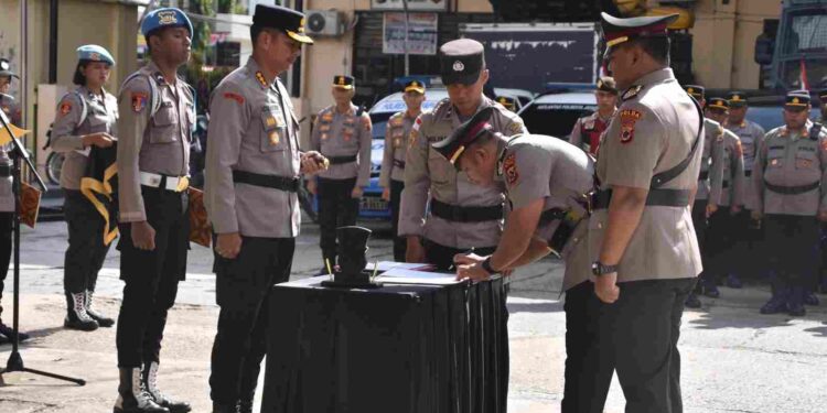 Sertijab Kabag SDM dan Kasat Resnarkoba Polresta  Jayapura Kota