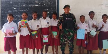 Tingkatkan Mutu Pendidikan, Satgas Pamtas Statis RI-PNG Yonif 111/KB Jadi Tenaga Pendidik Di Kampung Kanggewot