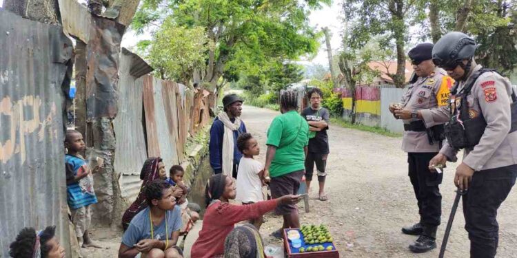 Jaga Kamtibmas Jelang Pemilu 2024, Sat Samapta Polres Jayawijaya Gelar Patroli Dialogis