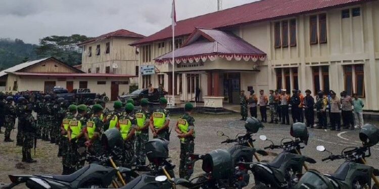 Apel Gabungan TNI-Polri Dalam Rangka Kamtibmas Jelang Perayan Nataru Serta Pemilu 2024 Di Kab. Tolikara