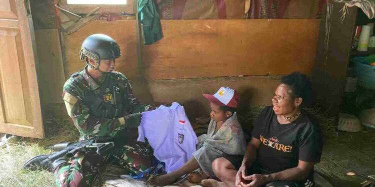 Sambut Hari Raya Natal, Prajurit Rusa Hitam 721 Bagikan Bingkisan Untuk Masyarakat Papua