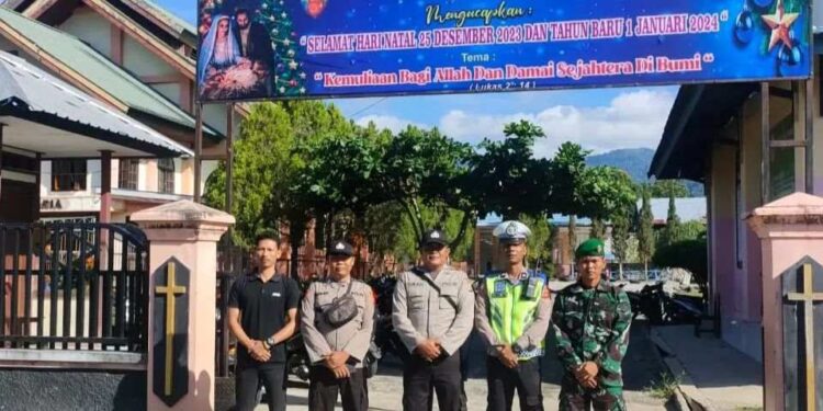 Beri Rasa Aman, TNI-Polri Bersinergi Perkuat Pengamanan Di Yapen Dan Waropen