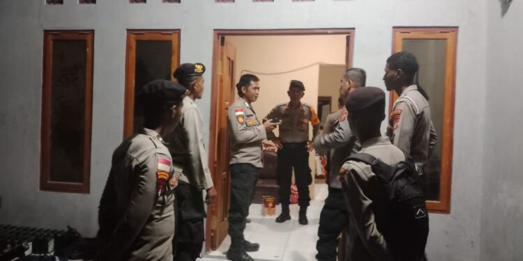 Patroli Rutin Polres Keerom Pastikan Keamanan Kantor Pemilu dan Gudang Logistik Terjaga