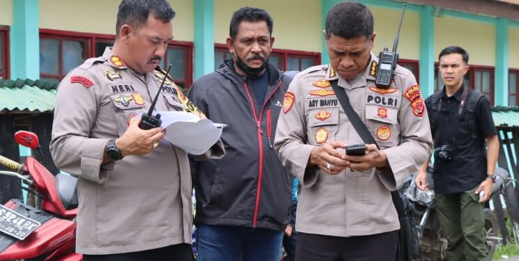 Pastikan Berjalan Aman, Kapolres Jayawijaya Tinjau Pelaksanaan Pemungutan Suara di TPS