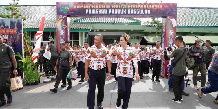 Semarak Pameran Produk Unggulan, Pangdam Cenderawasih : Keunggulan Setiap Kabupaten Dikembangkan