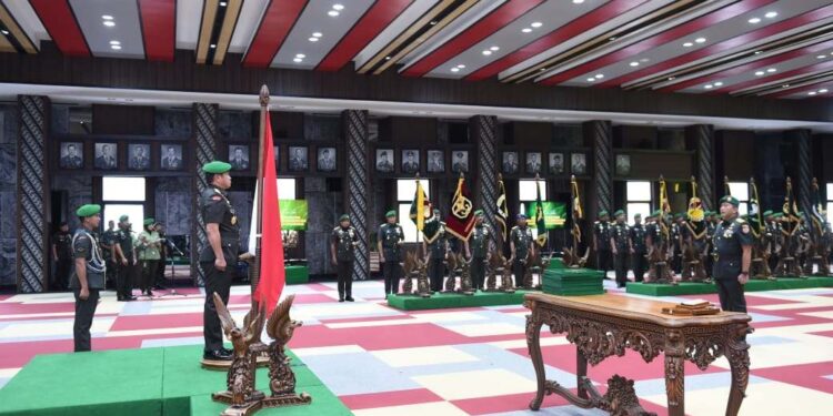 Pangdam XVII/Cenderawasih Hadiri Sertijab Wakasad Di Mabesad