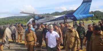 Bersama Forkopimda, Dandim 1709/Yawa Sambut Kedatangan Pdt Yandi Manobe Di Yapen