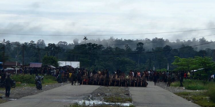 Kapolres Nduga Pimpin Upaya Penyelesaian Konflik Antara Kelompok Masyarakat di Kenyam