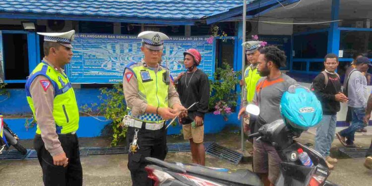 Hari Ke-3 Ops Keselamatan Cartenz 2024, Sebanyak 13 Surat Tilang Diberikan Kepada Pelanggar