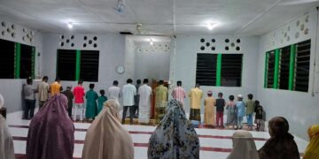 Polsek Kouh Berikan Pengamanan Ketat untuk Ibadah Shalat Tarawih di Masjid AT-Taqwa