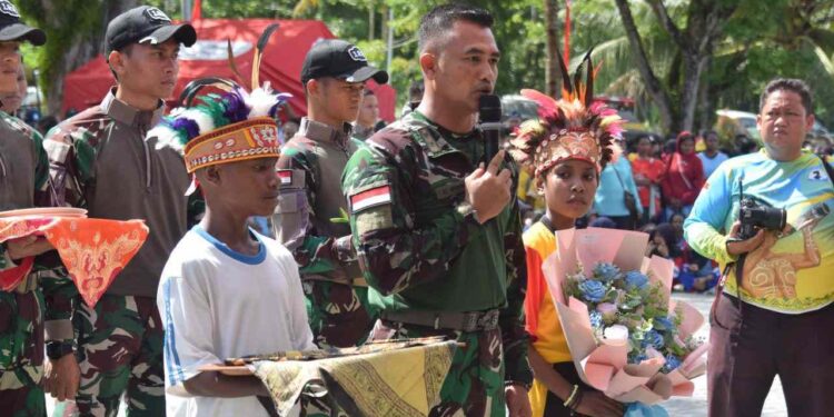 Personel Satgas Yonif 122/TS Meriahkan HUT Kabupaten Keerom Ke-21