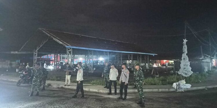 Rutin Melakukan Patroli Malam, Komitmen TNI Polri Jaga Kamtibmas Di Kabupaten Kepulauan Yapen