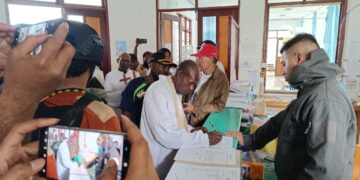 Polres Paniai Serahkan Jenazah Desman Kogoya ke Pihak Keluarga