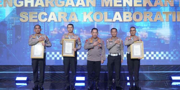 Tekan Angka Kecelakaan Lalu Lintas Secara Kolaboratif, Kapolri Beri Penghargaan kepada Ditlantas Polda Papua