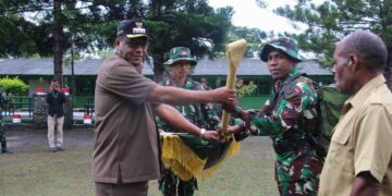Pj Bupati Jayawijaya Pimpin Upacara Pembukaan TNI Manunggal Membangun Desa Kodim 1702/JWY Ke-121 TA 2024