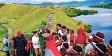 Terbentang Merah Putih di Bukit Tungku Wiri, Pangdam XVII/Cenderawasih : Mari Menatap Masa Depan Papua yang lebih Baik